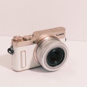 [Excellent+] Panasonic Lumix DC-GF10 + 12-32mm kit lens